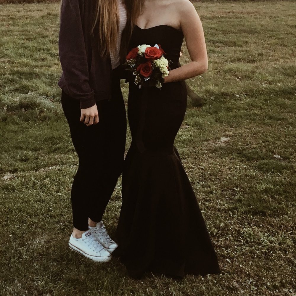 black fitted mermaid prom dress